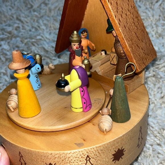 ERZGEBIRGE CHRISTMAS NATIVITY German Music Box European Plays Silent Night - Picture 10 of 16